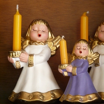 Singing angel choristers